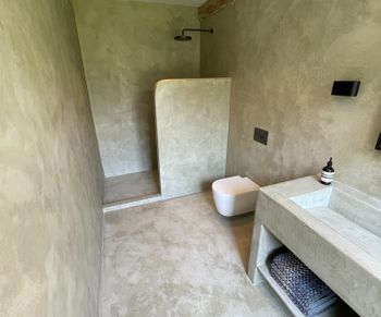 wideview of stucco bathroom