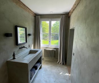 wideview of stucco bathroom
